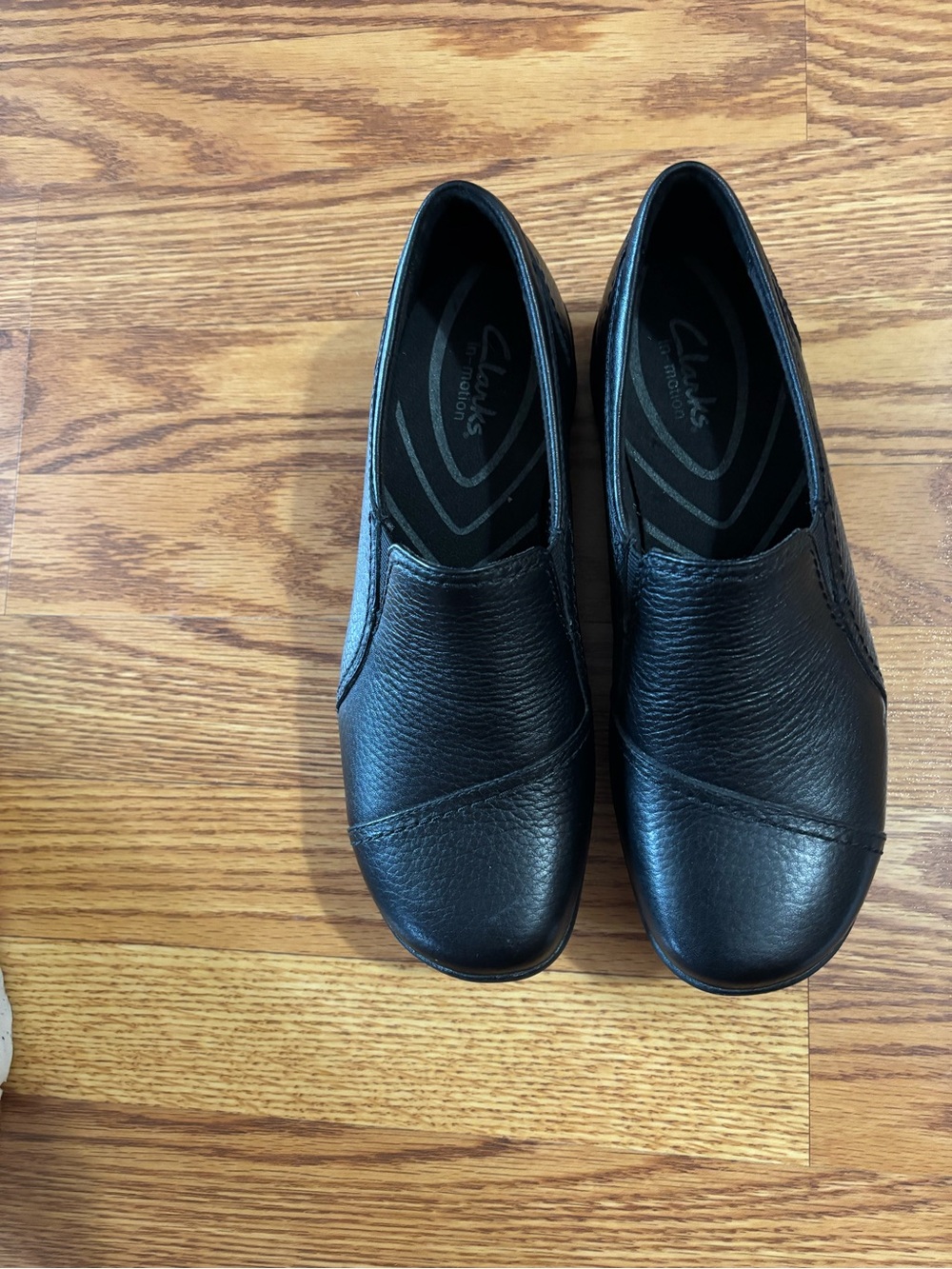 Clarks Women’s In Motion  Black Leather Slip-On Loafers